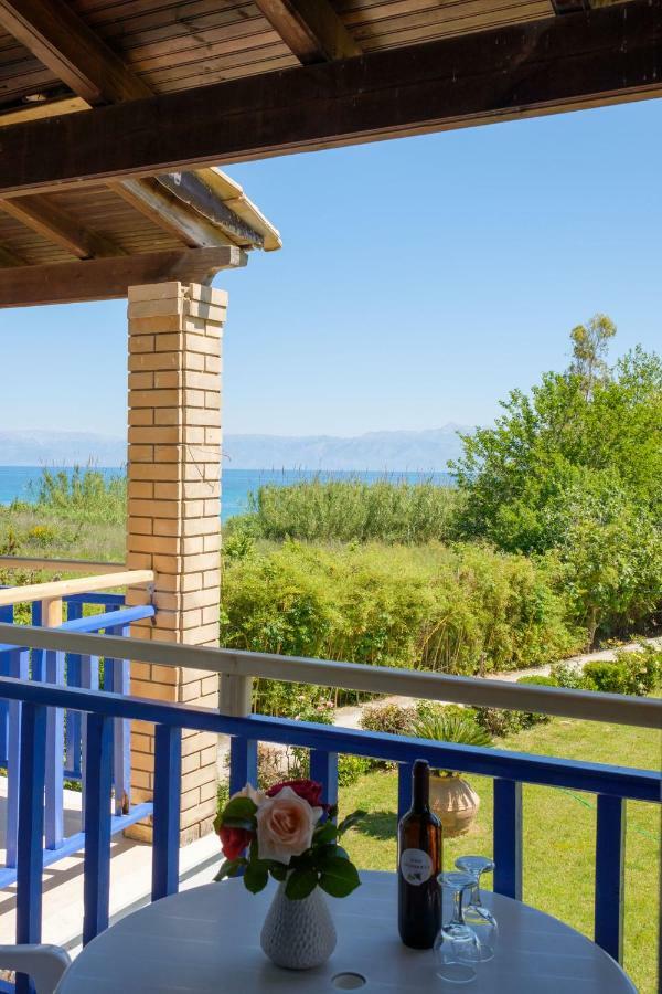 Villa Spyridoula Studios On The Beach ซีดารี ภายนอก รูปภาพ